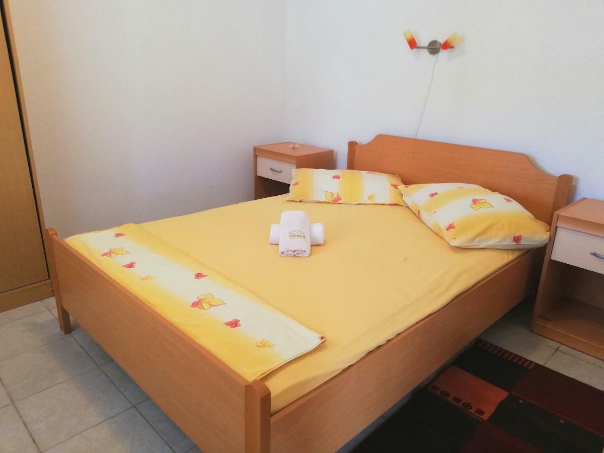 Apartments Amfora Gdinj Exterior foto